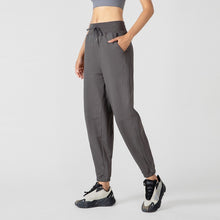 Load image into Gallery viewer, Essential Pace Trouser

