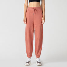 Load image into Gallery viewer, Essential Pace Trouser
