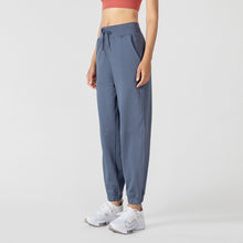 Load image into Gallery viewer, Essential Pace Trouser

